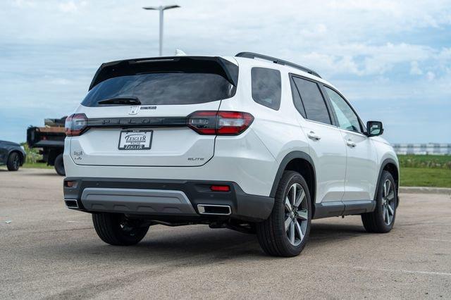 Photo of 2023 Platinum White Pearl Honda Pilot