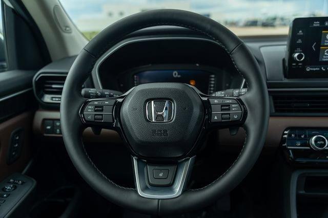 Photo of 2023 Platinum White Pearl Honda Pilot
