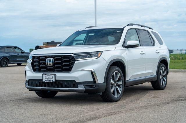 Photo of 2023 Platinum White Pearl Honda Pilot