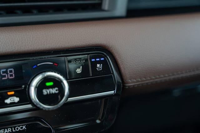 Photo of 2023 Platinum White Pearl Honda Pilot