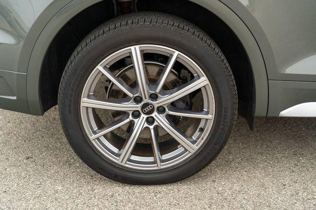Photo of 2024 Daytona Gray Pearl Effect Audi SQ5