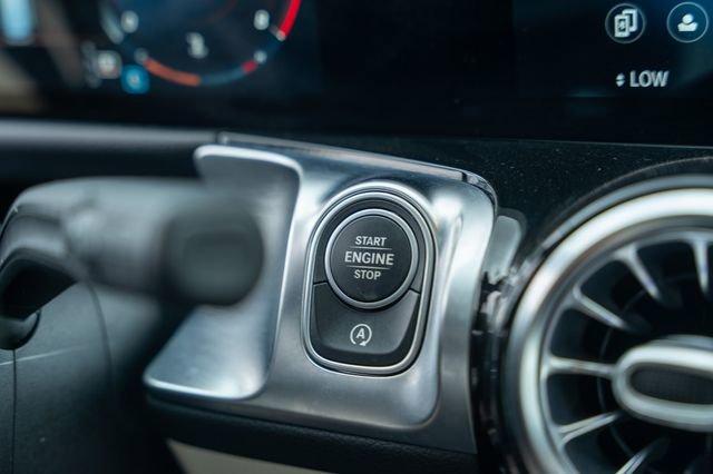 Photo of 2021 Polar White Mercedes-Benz GLB 250