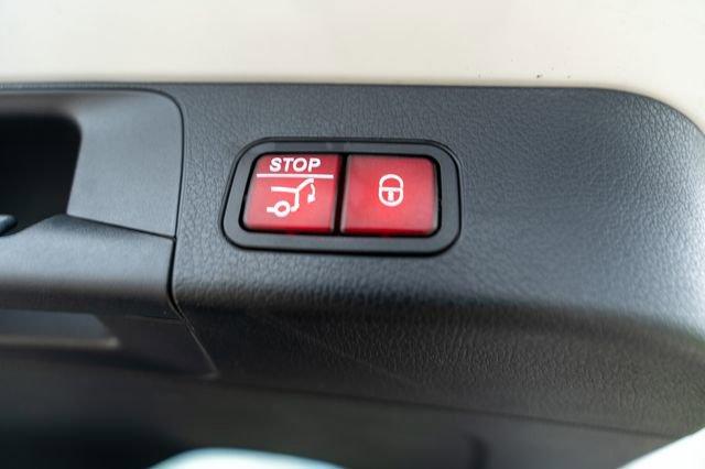 Photo of 2021 Polar White Mercedes-Benz GLB 250