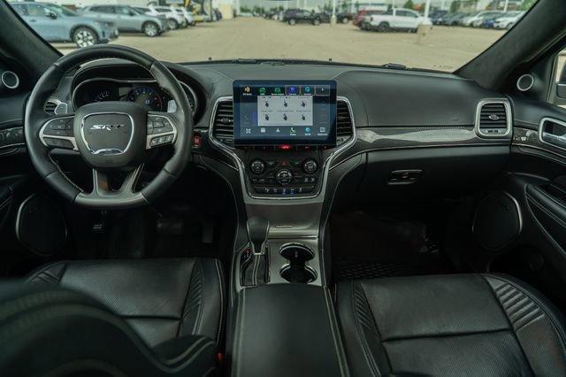 Photo of 2017 Granite Crystal Metallic Clearcoat Jeep Grand Cherokee