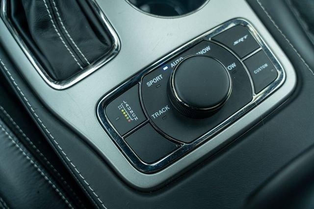 Photo of 2017 Granite Crystal Metallic Clearcoat Jeep Grand Cherokee