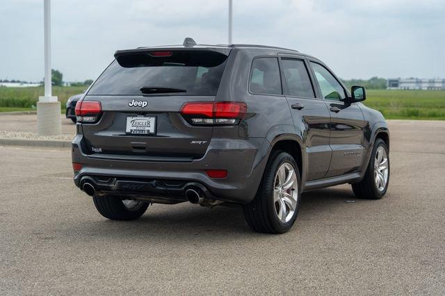 Photo of 2017 Granite Crystal Metallic Clearcoat Jeep Grand Cherokee