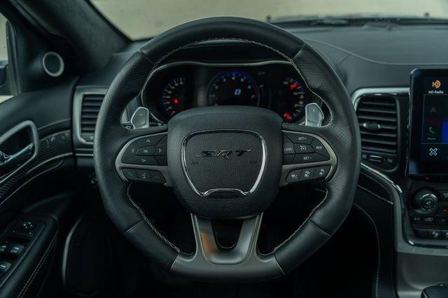 Photo of 2017 Granite Crystal Metallic Clearcoat Jeep Grand Cherokee