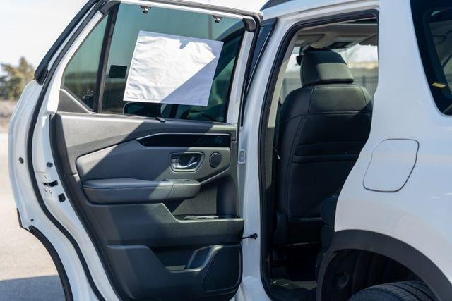 Photo of 2025 Platinum White Pearl Honda Pilot