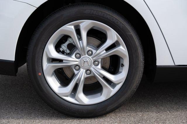 Photo of 2025 Platinum White Pearl Honda Accord