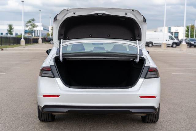 Photo of 2025 Platinum White Pearl Honda Accord