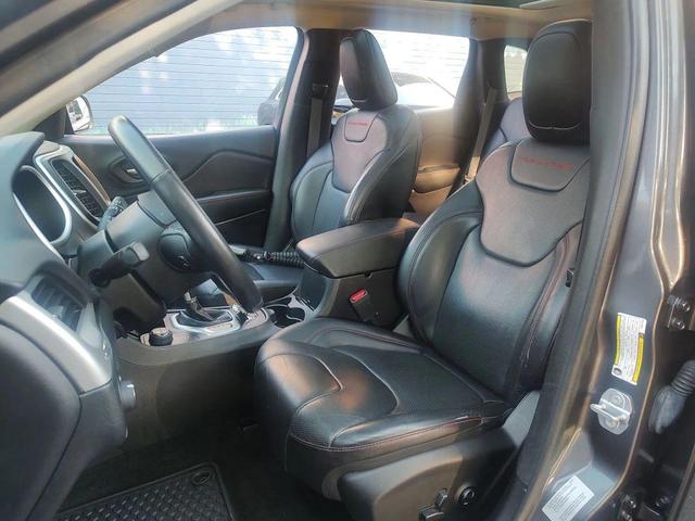 Photo of 2017 GRANITE CRYSTAL METALLIC Jeep Cherokee