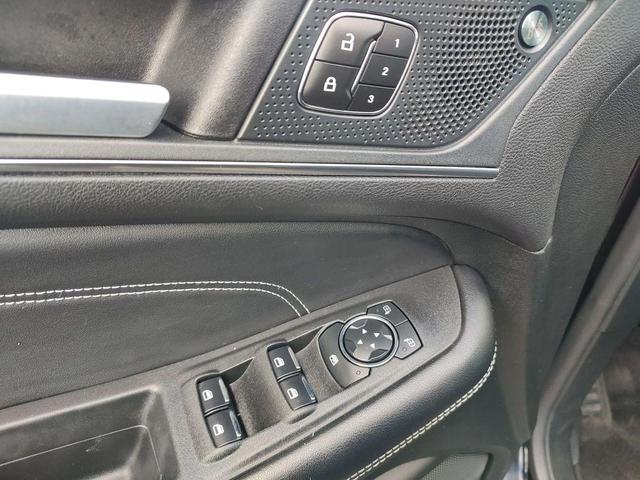 Photo of 2023 Agate Black Metallic Ford Edge