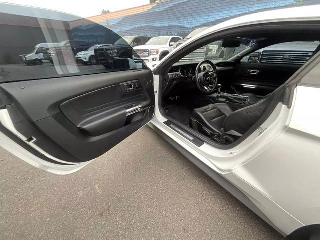 Photo of 2019 Oxford White Ford Mustang