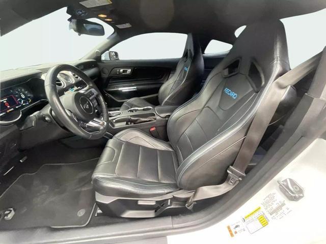 Photo of 2019 Oxford White Ford Mustang