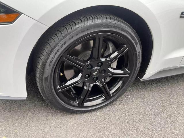 Photo of 2019 Oxford White Ford Mustang