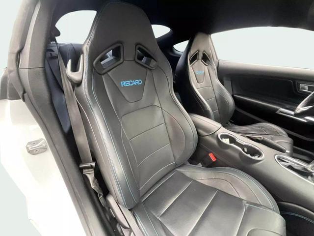 Photo of 2019 Oxford White Ford Mustang
