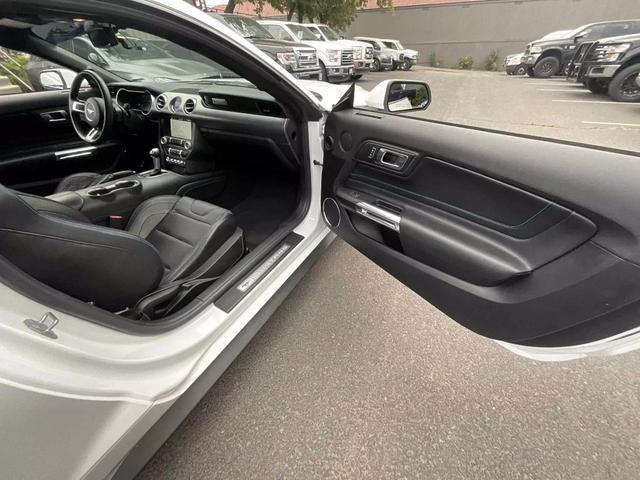 Photo of 2019 Oxford White Ford Mustang