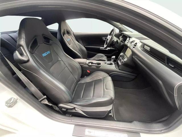 Photo of 2019 Oxford White Ford Mustang