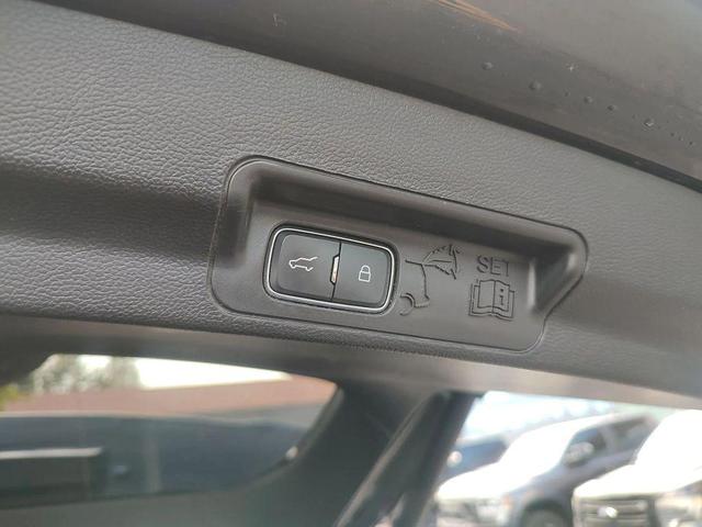 Photo of 2020 Agate Black Metallic Ford Explorer
