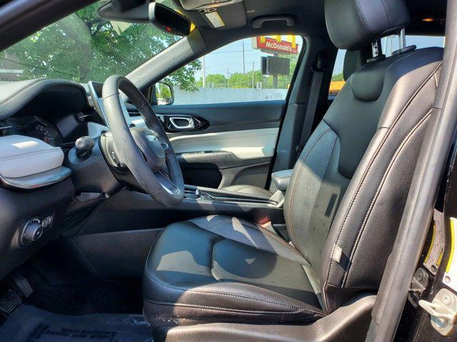 Photo of 2024 Diamond Black Crystal Pearlcoat Jeep Compass