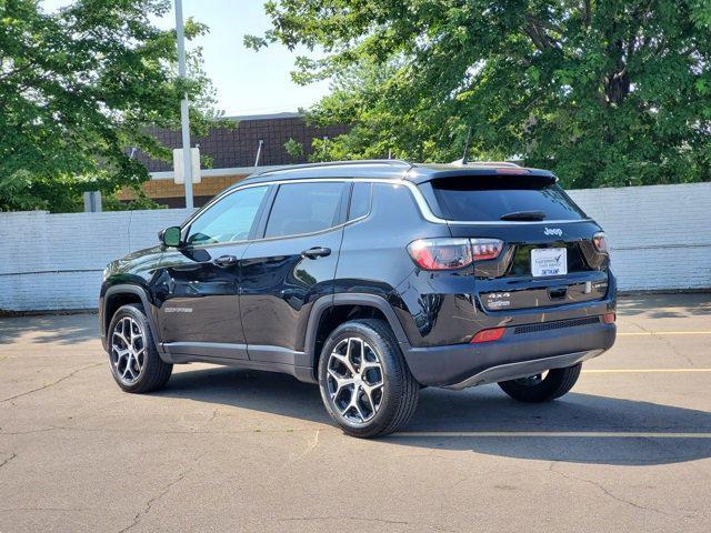 Photo of 2024 Diamond Black Crystal Pearlcoat Jeep Compass