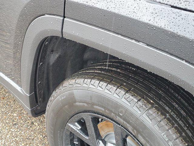 Photo of 2025 Diamond Black Crystal Pearlcoat Jeep Grand Cherokee