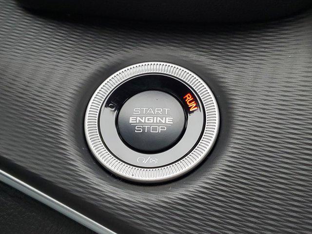 Photo of 2025 Diamond Black Crystal Pearlcoat Jeep Grand Cherokee