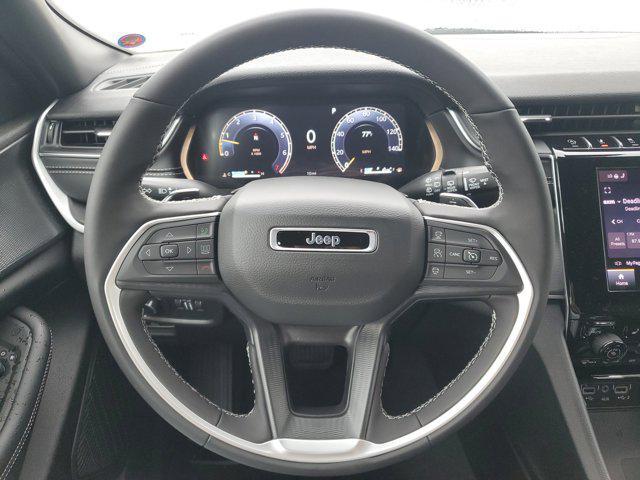 Photo of 2025 Diamond Black Crystal Pearlcoat Jeep Grand Cherokee