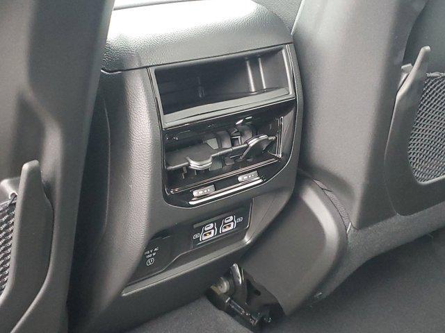 Photo of 2025 Diamond Black Crystal Pearlcoat Jeep Grand Cherokee
