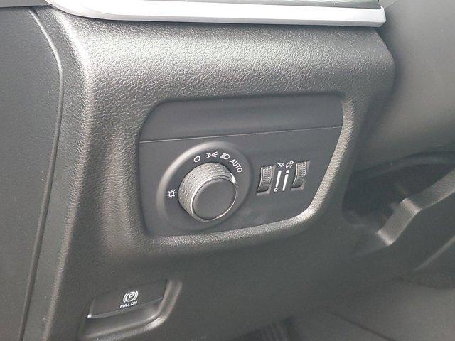Photo of 2025 Diamond Black Crystal Pearlcoat Jeep Grand Cherokee