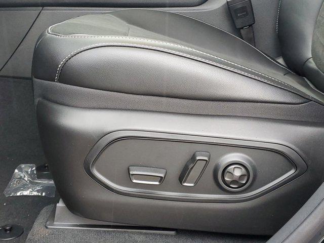 Photo of 2025 Diamond Black Crystal Pearlcoat Jeep Grand Cherokee