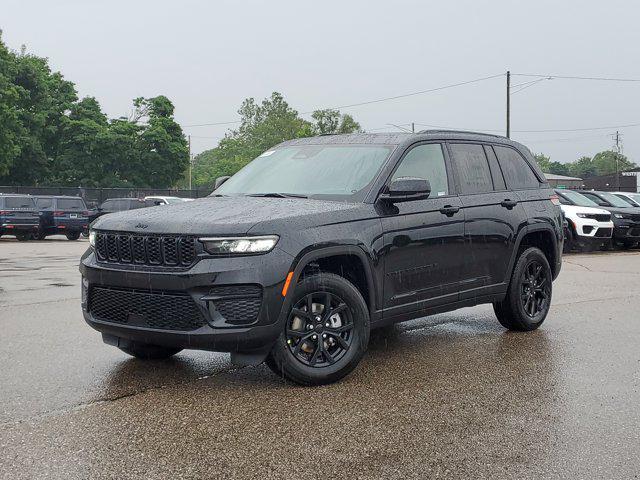 Photo of 2025 Diamond Black Crystal Pearlcoat Jeep Grand Cherokee
