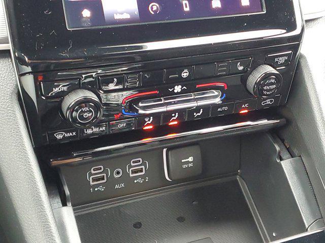Photo of 2025 Diamond Black Crystal Pearlcoat Jeep Grand Cherokee