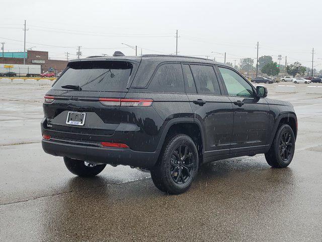 Photo of 2025 Diamond Black Crystal Pearlcoat Jeep Grand Cherokee