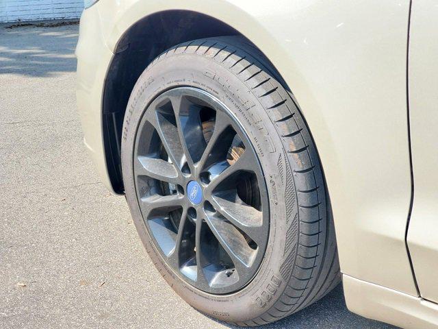 Photo of 2019 White Gold Ford Fusion