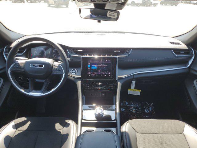 Photo of 2025 Baltic Gray Metallic Clearcoat Jeep Grand Cherokee
