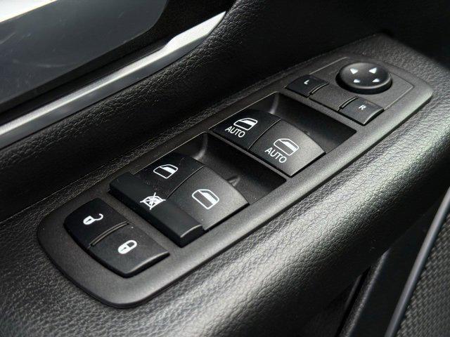 Photo of 2022 Diamond Black Crystal Pearlcoat RAM 1500