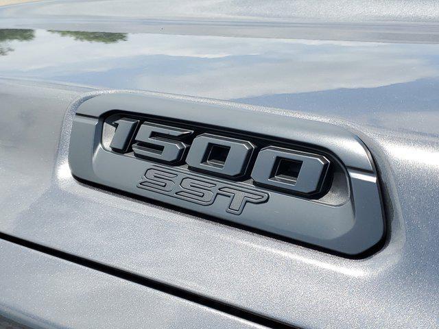 Photo of 2025 Granite Crystal Metallic Clearcoat RAM 1500