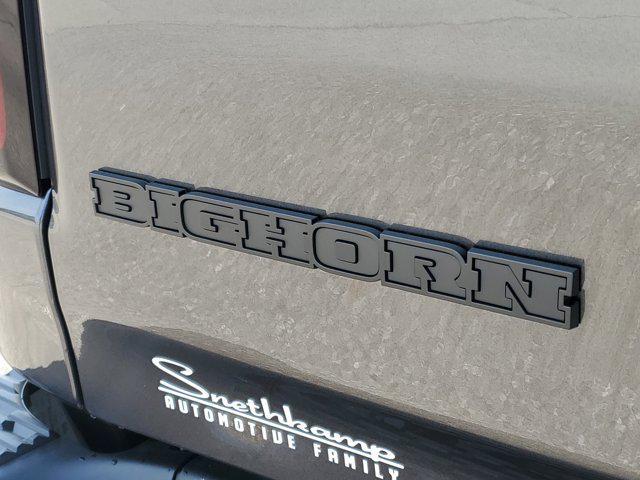 Photo of 2025 Granite Crystal Metallic Clearcoat RAM 1500