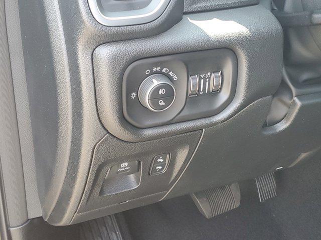 Photo of 2025 Granite Crystal Metallic Clearcoat RAM 1500