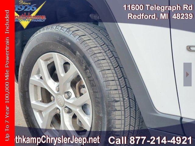 Photo of 2023 Bright White Clearcoat Jeep Grand Cherokee L