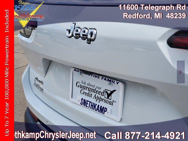 Photo of 2023 Bright White Clearcoat Jeep Grand Cherokee L