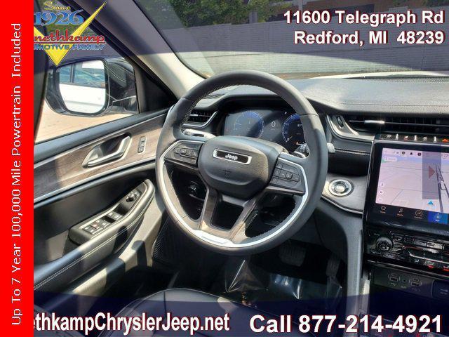 Photo of 2023 Bright White Clearcoat Jeep Grand Cherokee L