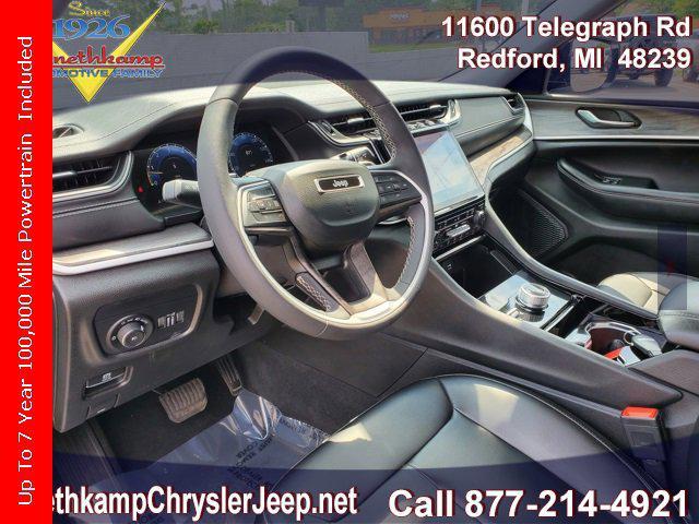 Photo of 2023 Bright White Clearcoat Jeep Grand Cherokee L