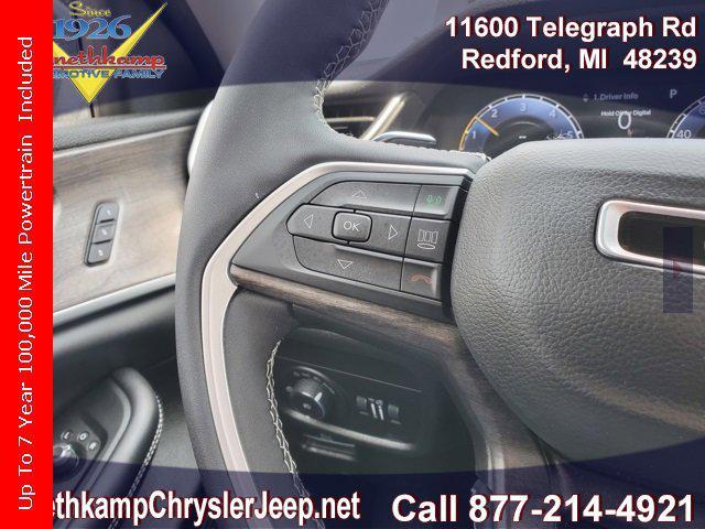 Photo of 2023 Bright White Clearcoat Jeep Grand Cherokee L