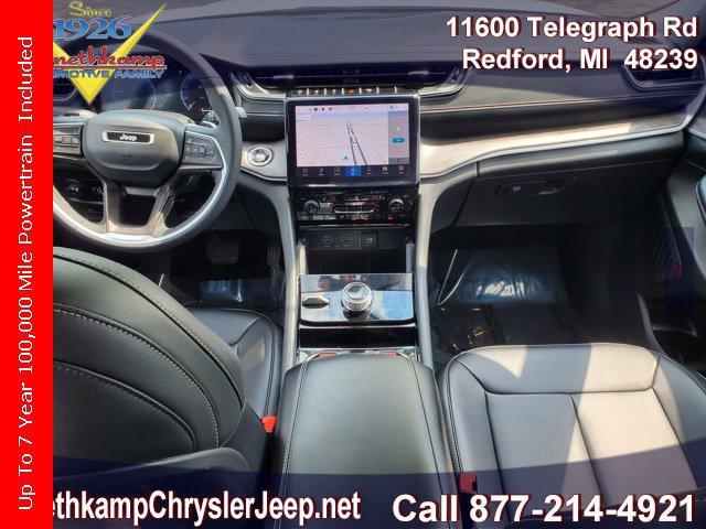 Photo of 2023 Bright White Clearcoat Jeep Grand Cherokee L