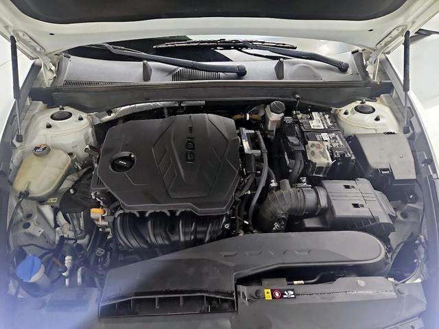 Photo of 2020 White Hyundai SONATA