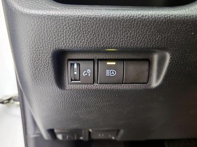 Photo of 2020 White Toyota RAV4