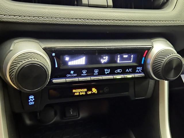 Photo of 2020 White Toyota RAV4