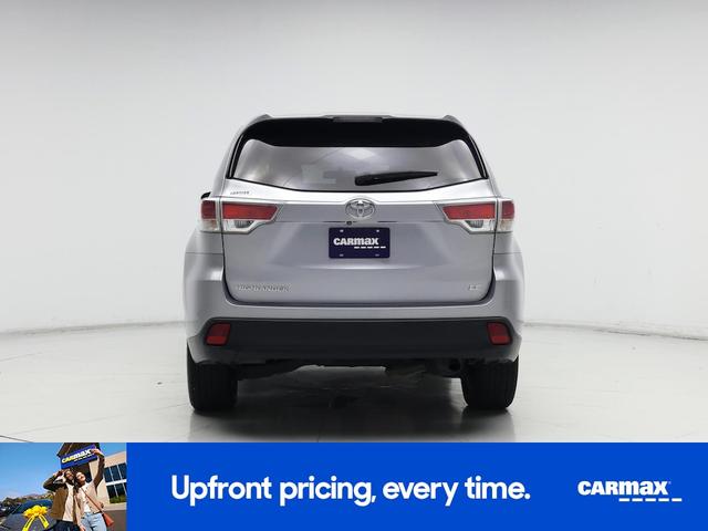 Photo of 2015 Silver Toyota Highlander